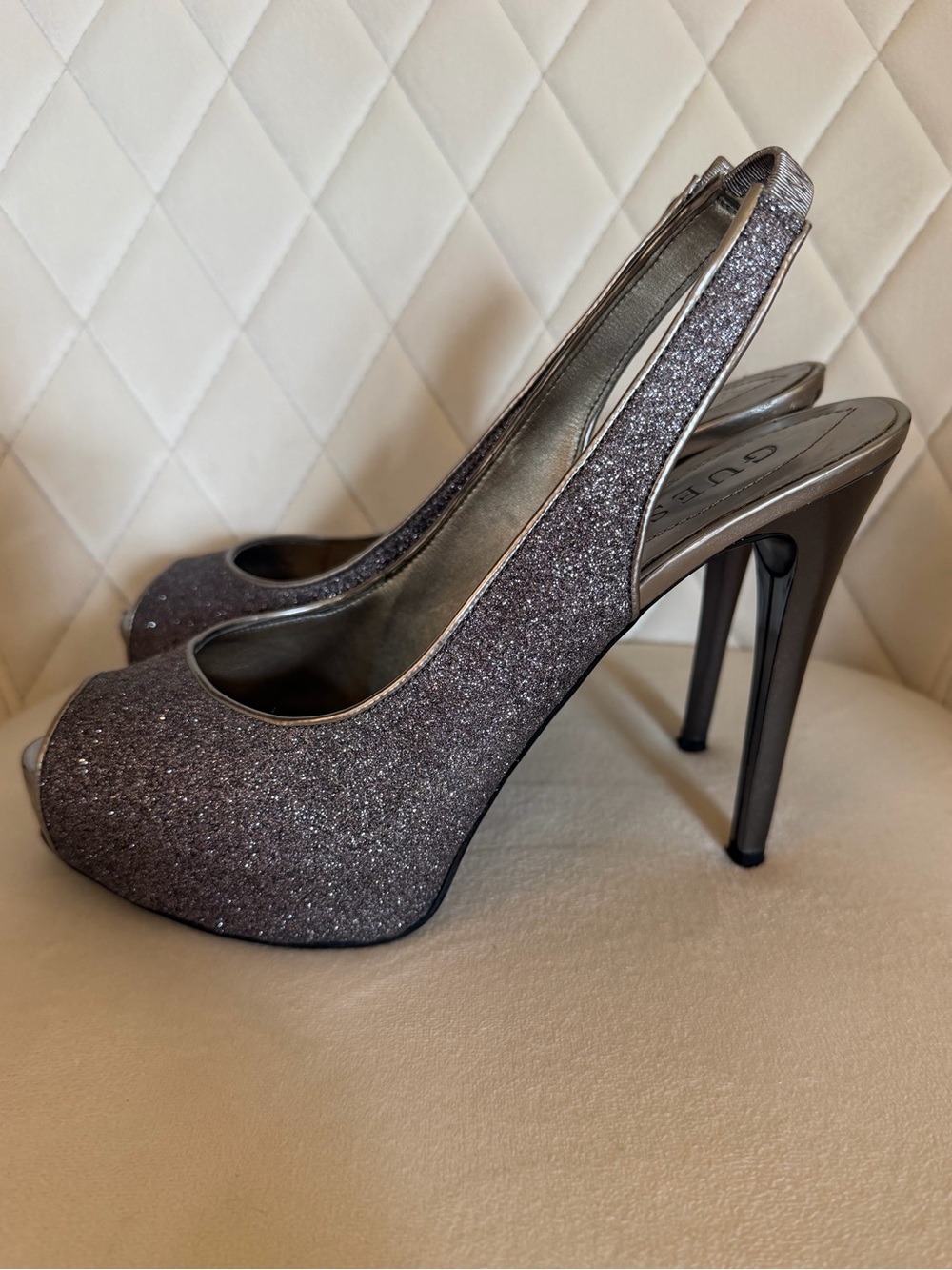 NEW Guess Silver Glitter Peep-Toe Slingback Heels Size 7 (never worn)